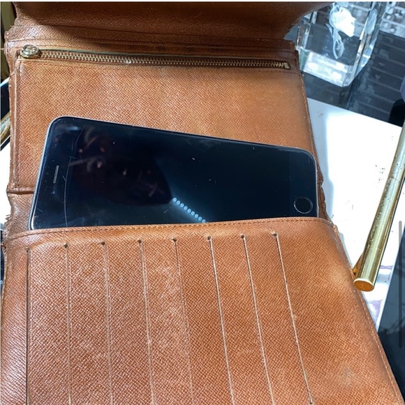 Louis Vuitton Monogram Wallet - Authentic - Picture 6 of 16